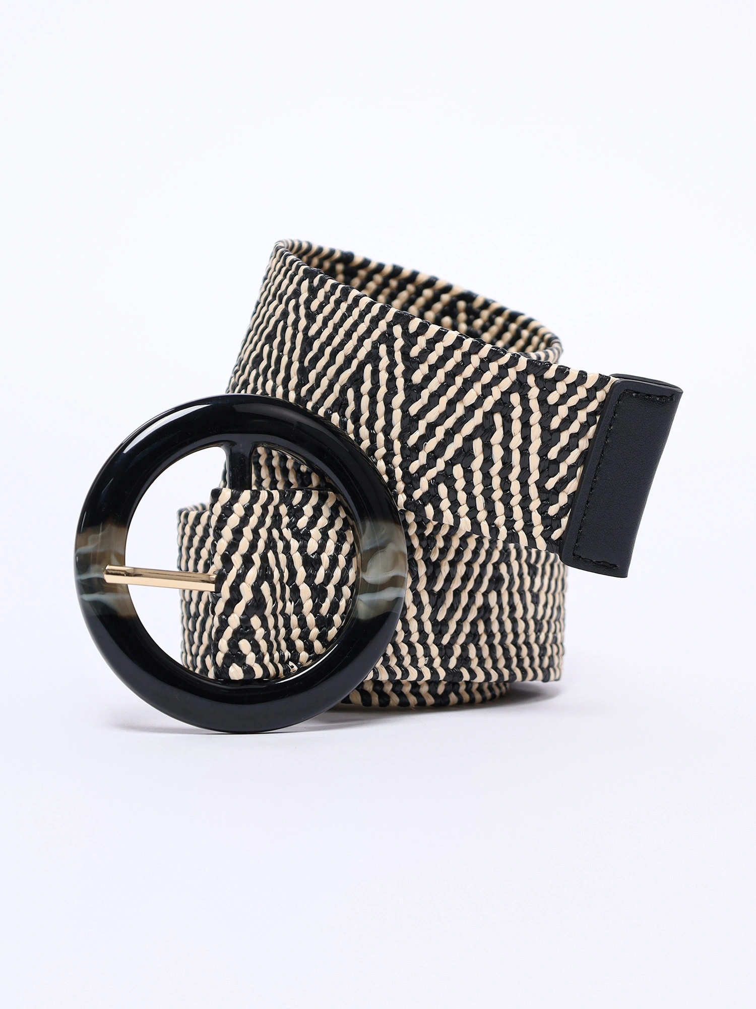 Ремень на пряжке с плетением